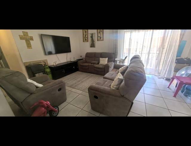 3 BEDROOM APARTMENT FOR SALE IN GROBLERPARK